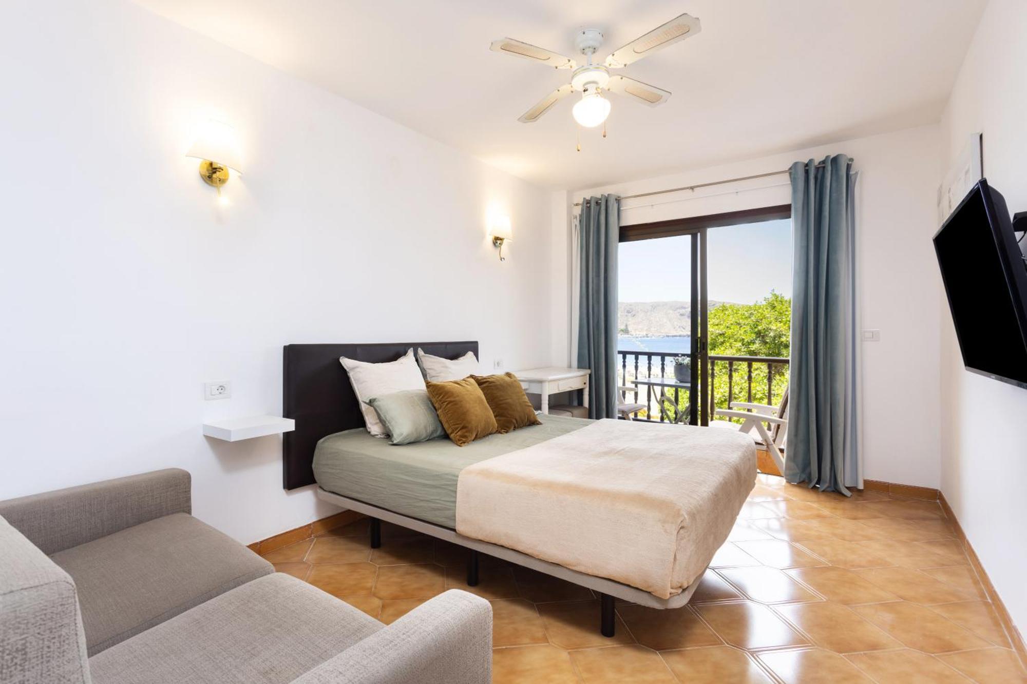 Classbnb - Seafront Studio With Beach View In The Center Of Los Cristianos Los Cristianos  Bagian luar foto